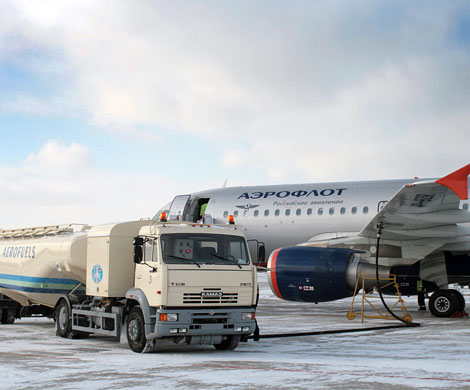 Заправка самолета. Фото: aerofuels.ru