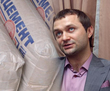 Бывший топ-менеджер "Сибцема" Андрей Муравьев напомнил компании о себе