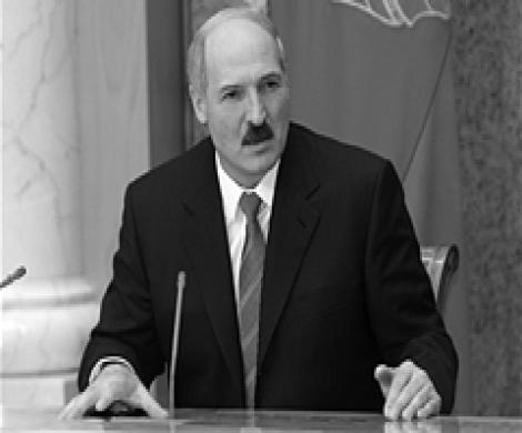 К кому повернется Лукашенко?