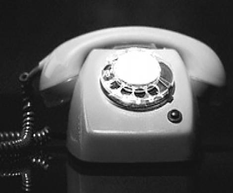 ФСТ решила: разговоры по телефону станут дешевле 