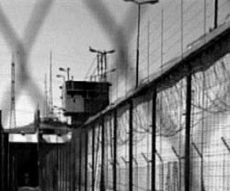 Бунты в тюрьмах - следствие жесткого режима
