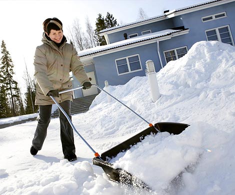 Американские ученые не рекомендуют расчищать снег вручную 