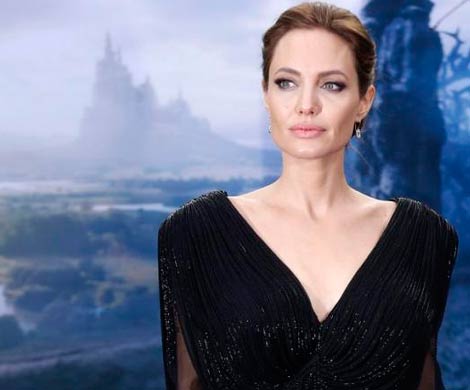Анджелина Джоли подала в суд на британский таблоид из-за скандального видео