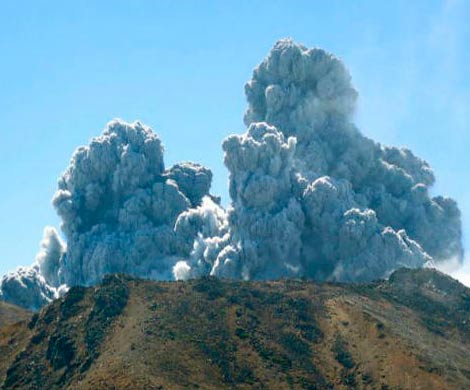 Число погибших в результате извержения вулкана в Японии достигло 43 человек