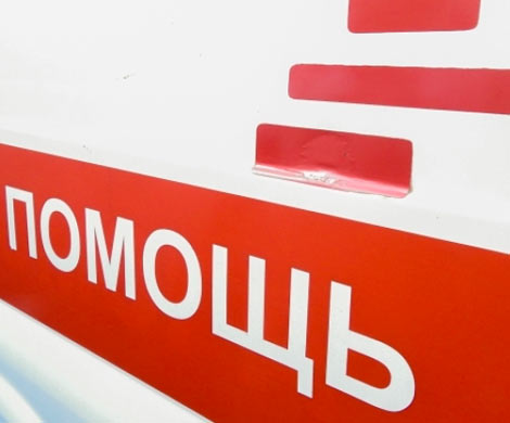 Двух людей зажало в кабине после столкновения грузовиков на востоке Москвы