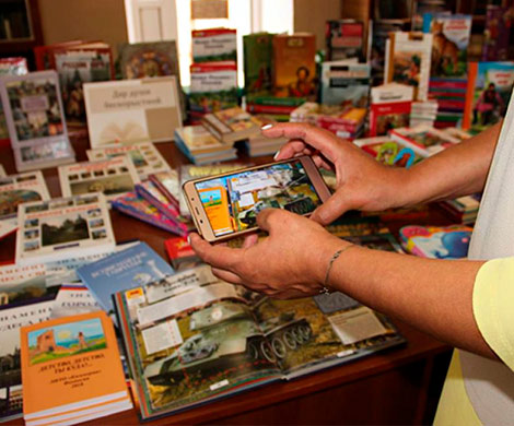 Феодосийцы собрали более 700 книг в подарок приднестровским библиотекам