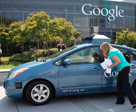 Google представил самоуправляемый автомобиль