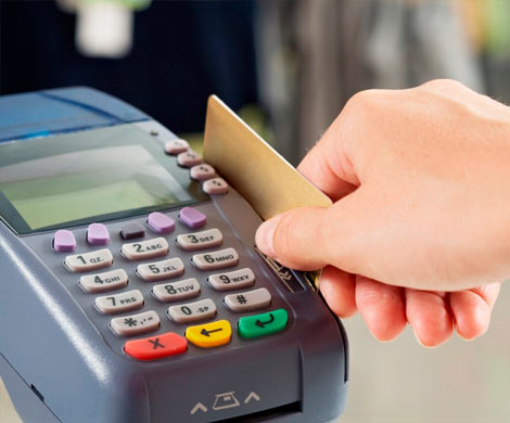 Госдума приняла поправки, обязывающие небольшие магазины принимать банковские карты