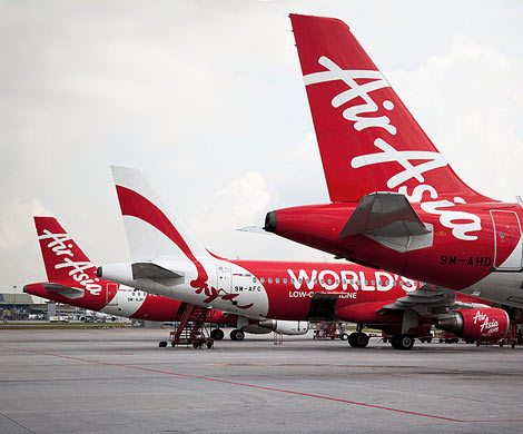 Лайнер AirAsia ищут на дне моря