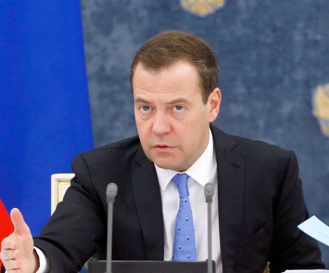 Медведев под ударом: премьер пожаловался на саботаж в госаппарате