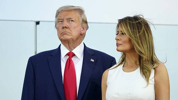 Мелания Трамп «считает минуты до развода», ожидая момента, когда Трамп покинет Белый дом, утверждают бывшие помощники