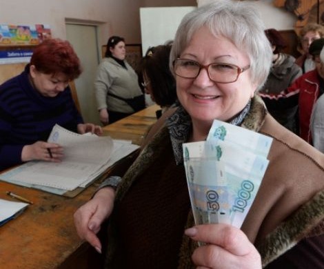 Пенсии россиян могут увеличить почти в два раза