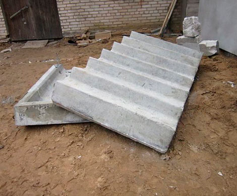 Под Владимиром школьника насмерть раздавило обрушившейся бетонной лестницей
