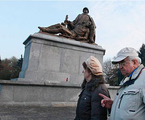 РФ может ввести санкции против польских политиков за снос советских памятников