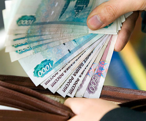 Россияне отдают банкам в среднем 24,7% заработка