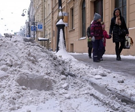 «Скидка на коммуналку»: Милонов придумал, как спасти российские города от снега на улицах