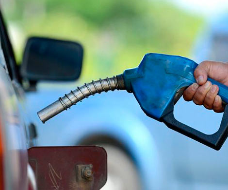 Стоимость литра бензина в дефицитных субъектах превысила 50 рублей