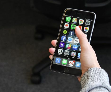 Суд обязал Apple взломать iPhone для ФБР