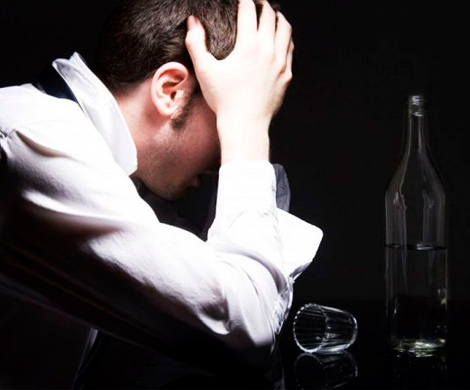У мужчин, употребляющих спиртное чаще двух раз в неделю, повышается риск инсульта