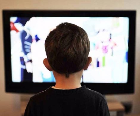 Ученые: Просмотр телевизора губит творческие способности детей