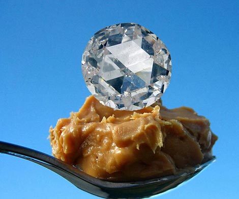 Ученые в Германии добыли алмазы из арахисового масла