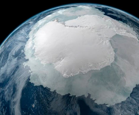 Уфологи нашли в Антарктиде огромную загадочную антенну