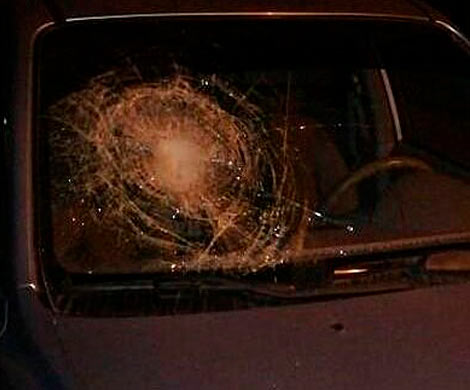 В Ростове неизвестный разбил лобовые стекла автомобилей