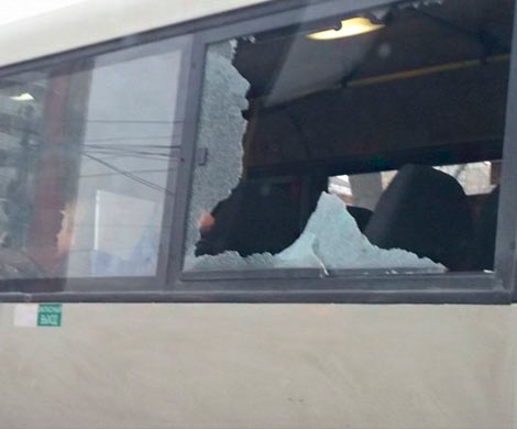В Ростове пассажирке маршрутки в глаз попал осколок разбитого стекла
