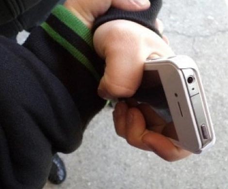 В Стерлитамаке пьяная женщина отобрала телефон у ребенка