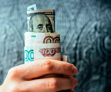 ВЦИОМ: россияне ждут роста курса доллара в ближайшие месяцы