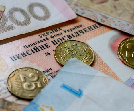 Медведчук: за 5 лет пенсии на Украине снизились вдвое