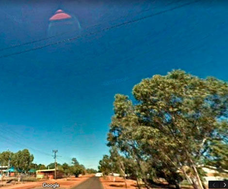 Житель Австралии нашел на картах Google НЛО в форме женской груди