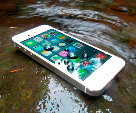 Жительница Омска уронила iPhone в лужу и отсудила за это около 40 000 рублей