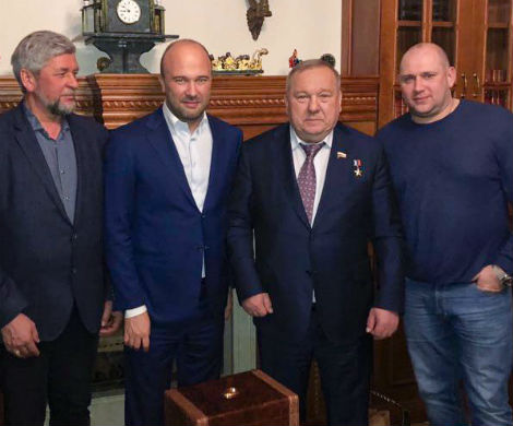 Дмитрий Мазуров Президент Группы компаний Новый поток провел встречу с  Героем России Владимиром Шамановым