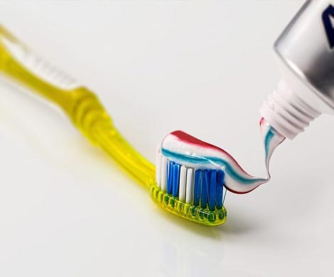 5 убедительных причин всегда чистить зубы перед сном