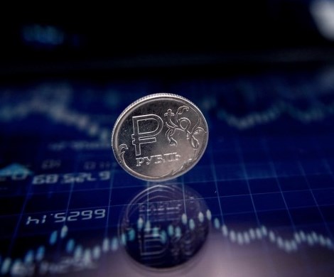54 рубля за доллар: в Думе рассказали о перспективах российской валюты