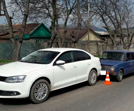 55-летний водитель иномарки умер от инфаркта за рулем в Пятигорске