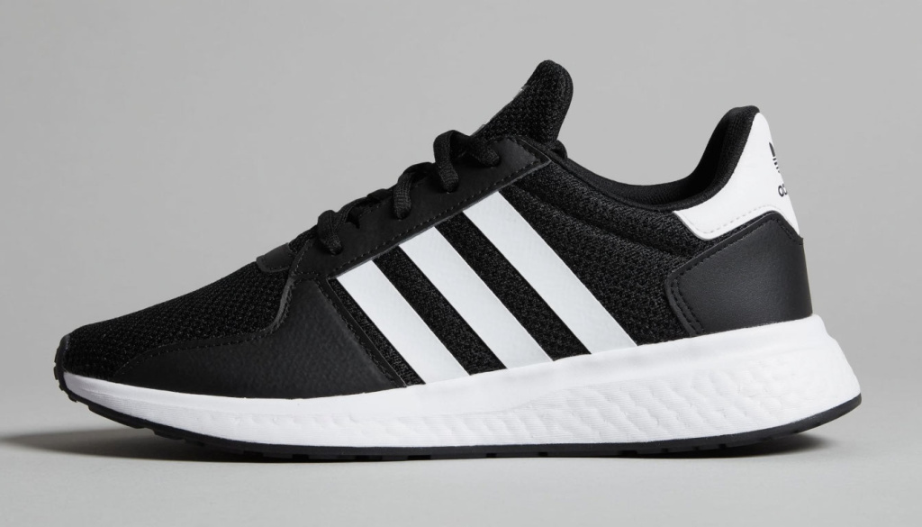 Adidas исчезает с полок российских мультибрендовых магазинов