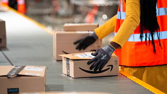 Акции Amazon резко выросли благодаря росту выручки от облачных вычислений и огромной прибыли от доли в Rivian