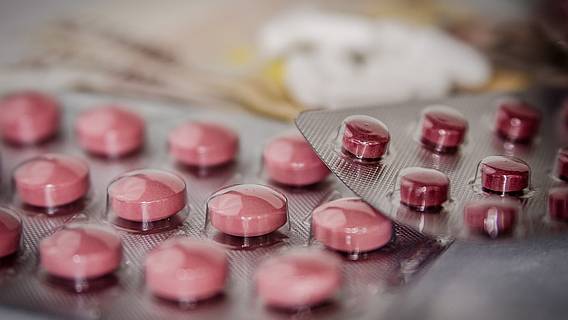 Акции производителя лекарств Regeneron выросли из-за связей компании с Трампом