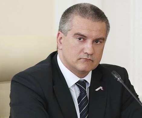 Аксенов поручил наладить работу Керченской переправы