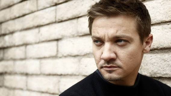 Актер Джереми Реннер дал первое интервью после страшного инцидента со снегоочистителем
