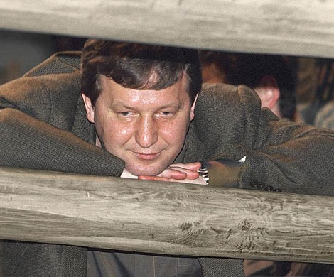 Альфреда Коха поймали за рукав