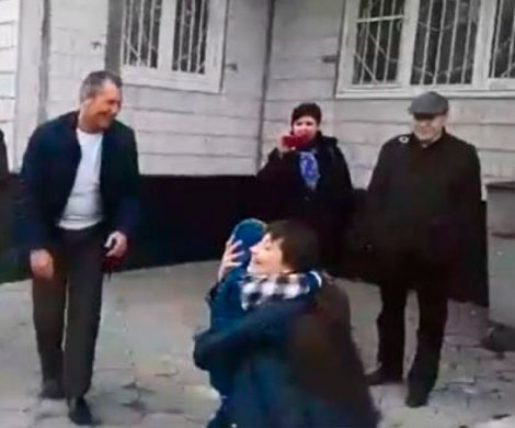 Алтайские приставы вернули матери ребёнка, которого выкрал отец