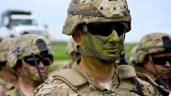 Армия, ВМФ и ВВС США с трудом набирают новобранцев. А вот у морской пехоты их предостаточно