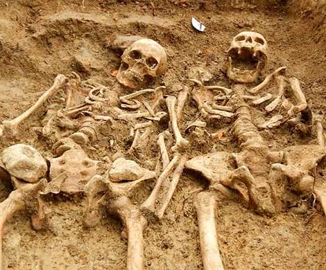Археологи нашли пару, которая не расставалась 700 лет