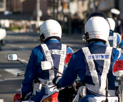 Автомобиль наехал на толпу людей в центре Токио