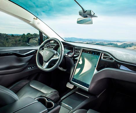 Автомобили Tesla в августе станут полностью автономными