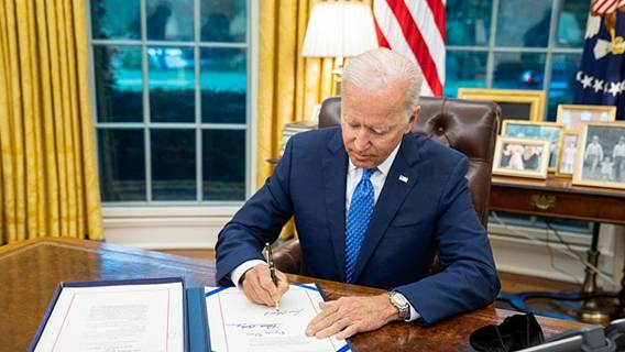 Байден подписал законопроект о временном финансировании, чтобы не приостанавливать работу правительства