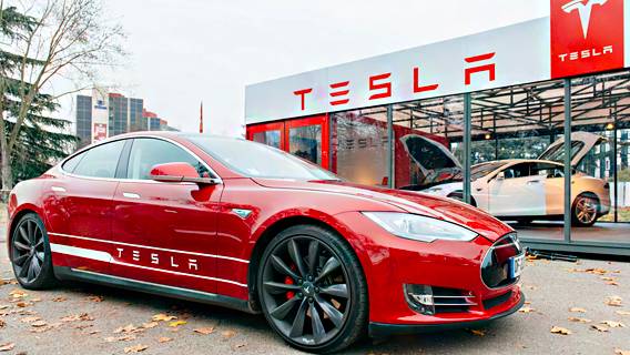 Банк JPMorgan подал в суд на Tesla на фоне давней закулисной вражды с Илоном Маском